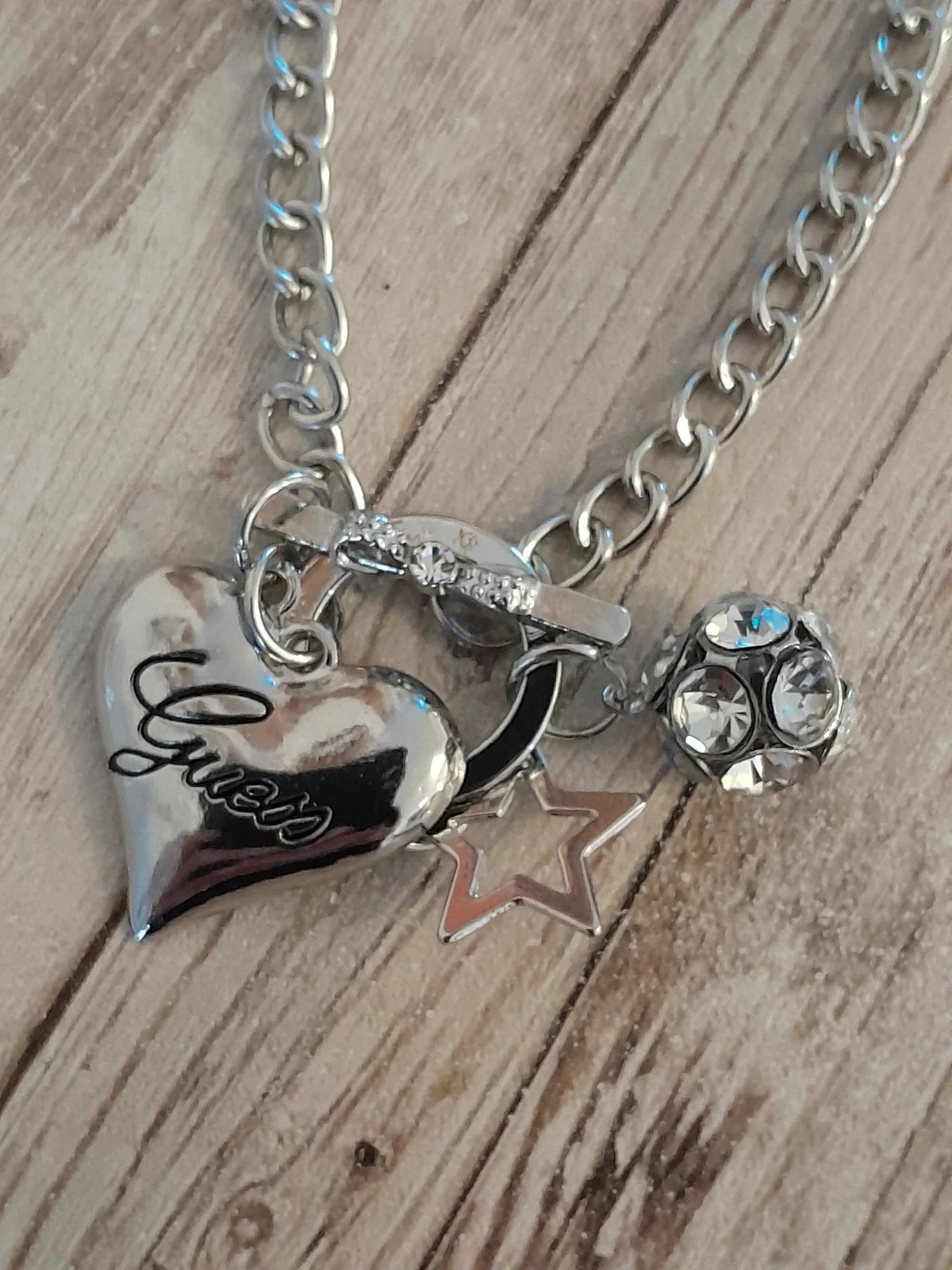 Pulseira de coração e pingentes, prateada, com strass – photo 3